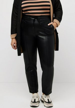 Ulla Popken 7/8 PASSEPOILS CEINTURE ÉLASTIQUE - Kalhoty - black