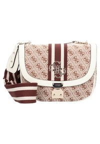 Crossbody taske med en beige lærred med brun logo mønster, rød og hvid stribet rem, hvide læderdetaljer og en metalklips.