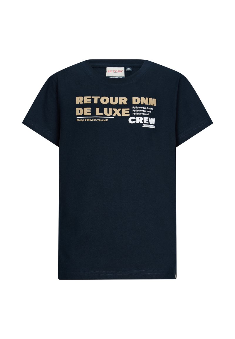 Marineblauwe katoenen T-shirt met grote witte en gouden tekst: "RETOUR DNM DE LUXE CREW" met extra slogans. Ronde halslijn en korte mouwen.