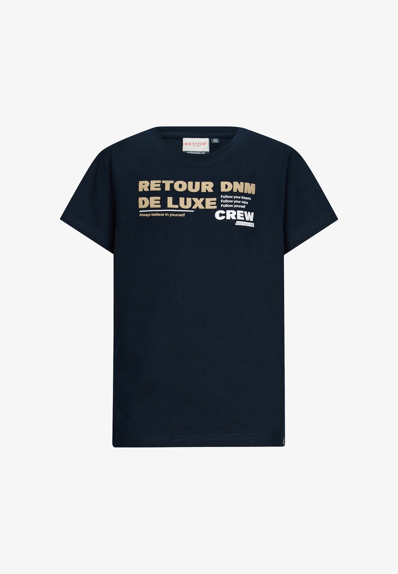 Marineblauwe katoenen T-shirt met grote witte en gouden tekst: "RETOUR DNM DE LUXE CREW" met extra slogans. Ronde halslijn en korte mouwen.