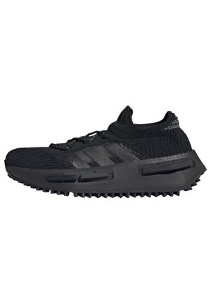 Trainers - black