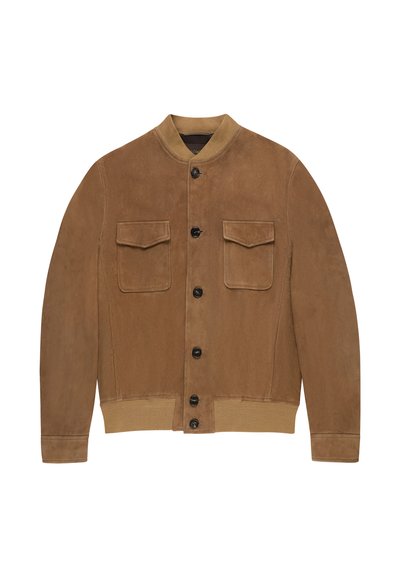 Bruine suède jas met knoopsluiting aan de voorkant, twee klepzakken op de borst, geribde kraag, manchetten en zoom.