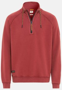 Sweat-shirt rouge à col haut avec zip sur le devant. Dispose de cordons tressés, poignets côtelés et d'une étiquette sur le côté inférieur gauche.