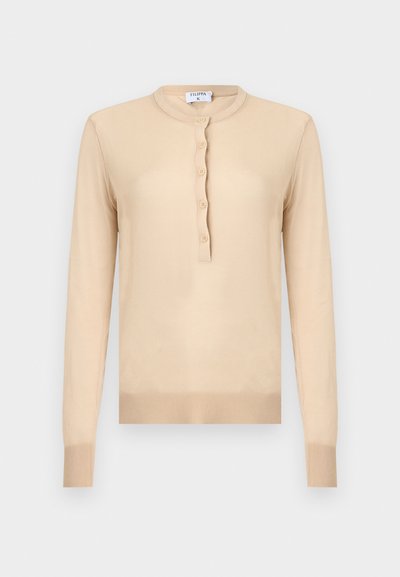 Μπεζ πουλόβερ με μακριά μανίκια, ριμπ μανσέτες και τελείωμα, που διαθέτει στρογγυλή λαιμόκοψη και πέντε κουμπιά στο κέντρο μπροστά.