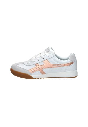 Witte sportschoenen met een grijze suède neus en een metallic rosé gouden accent aan de zijkant. Voorzien van een gestructureerde gumrubberen zool en veters.