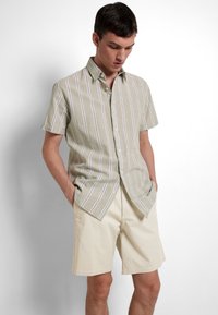 Selected Homme SLHREGULAR BILL FLEX - Lühikesed püksid - moonstruck