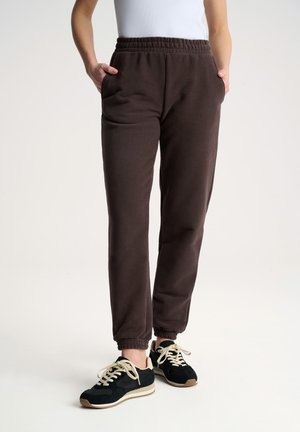 - Spodnie treningowe