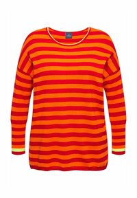 Röd och orange randig tröja med rundad halsringning, trekvartsärmar och ett texturerat stickat tyg. Har en grön detalj på ärmarna.