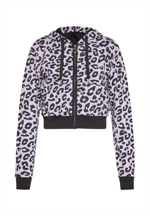 Gekürzter Hoodie in hellem Lila mit schwarzem Leopardenmuster. Mit Reißverschluss vorne, Kordelzugkapuze sowie schwarzen Bündchen und Saum.