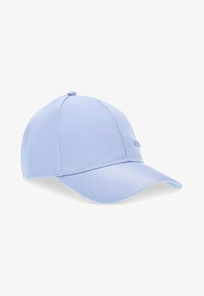 Gorra de béisbol azul claro con visera curva y diseño de paneles cosidos, mostrada sobre un fondo blanco.
