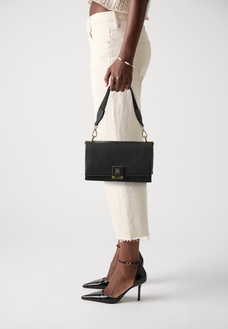 Tommy Hilfiger CROSSOVER - Borsa a mano - black