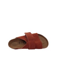 Leather slide sandal in terracotta with two wide straps. Features a contoured footbed and a smooth interior. Size 39.