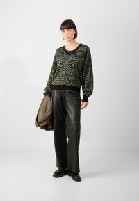 Scotch & Soda V NECK - Striktrøje - thyme