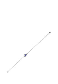 Bracciale in argento con un centro in pietra viola rotonda, accentuato da piccole pietre trasparenti sui lati.