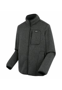 Chaqueta de forro polar gris oscuro con cremallera completa en la parte delantera, cuello alto, bolsillo en el pecho con cremallera y bolsillos laterales con cremallera.