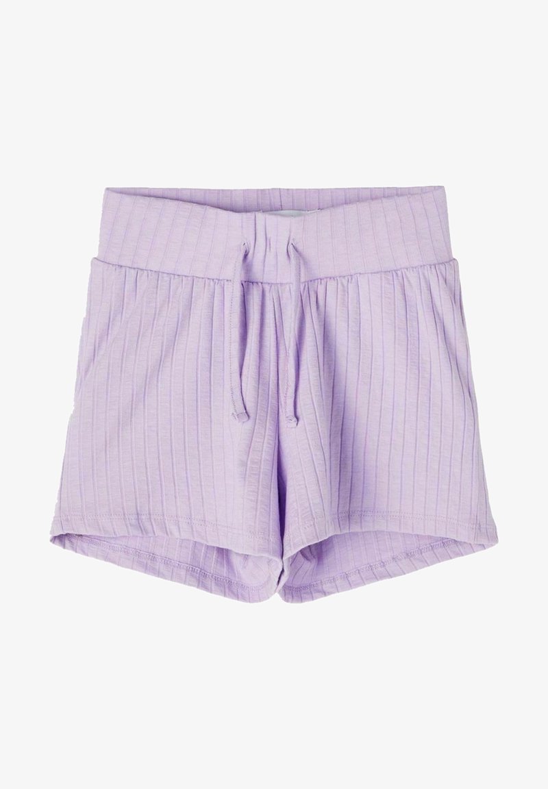Shorts en tricot côtelé lilas avec taille large et cordon de serrage, conçus pour une tenue décontractée.