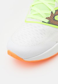 New Balance FUELCELL REBEL UNISEX - Zapatillas running asfalto - white