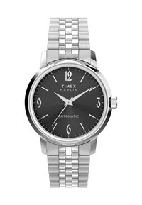 Timex Marlin Automatik-Armbanduhr mit schwarzem Zifferblatt, silbernen Stundenmarkierungen und Edelstahl-Armband mit Gliederkette.