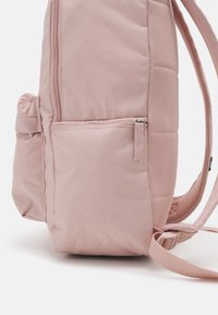 Nike Sportswear HERITAGE UNISEX - Mochila - pink oxford/white
