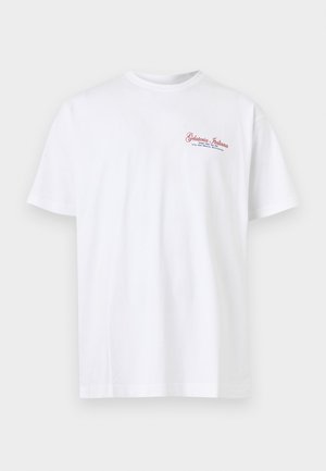 Camiseta blanca de manga corta con logo de texto "Gelateria Italiana" en rojo y negro en la parte superior izquierda del pecho, fondo liso.
