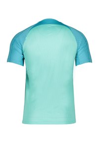 Maglia atletica turchese chiaro con maniche corte, caratterizzata da un design in mesh testurizzato e un retro in tinta unita. Senza loghi o accenti prominenti.