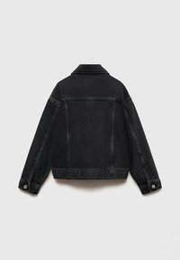 Črna jeans jakna s klasičnim krojem, zapenjanjem na manšetah in s koničastim ovratnikom. Ima hrbtni del z šivom in dve vodoravni šivi na hrbtu.