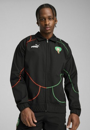 Schwarze Sportjacke mit Reißverschluss, ausgestattet mit mehrfarbigen, geschwungenen Linien in Rot und Grün. Logo auf der Brust und elastische Bündchen.