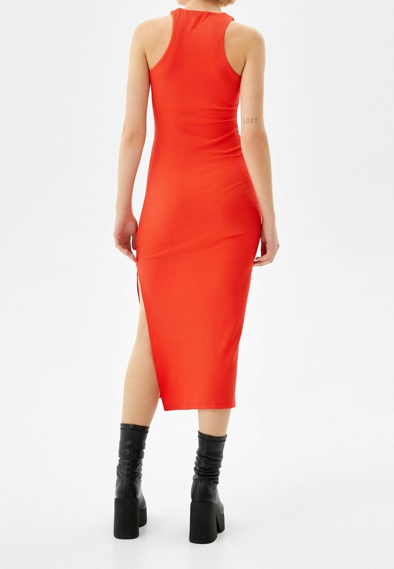 Bershka Robe fourreau coral/corail (Seconde main) ZALANDO