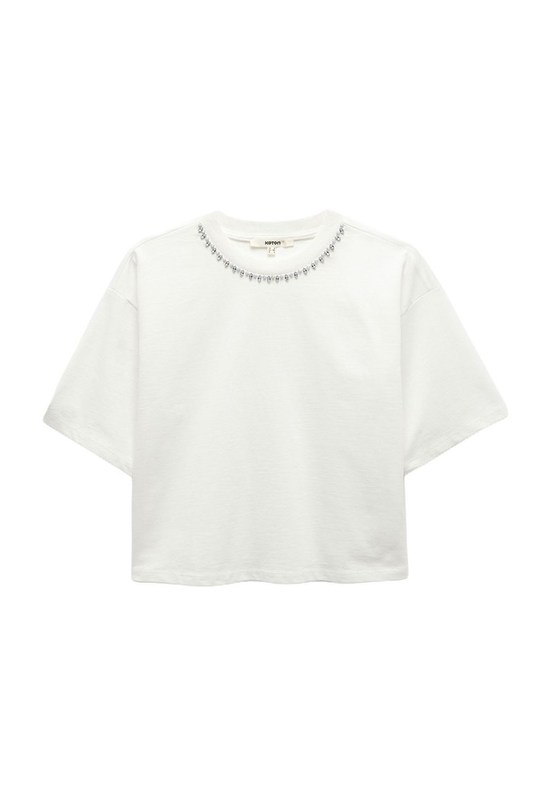 Hvid cropped t-shirt lavet af bomuld, med en rund halsudskæring pyntet med små dekorative perler langs kraven. Korte ærmer.