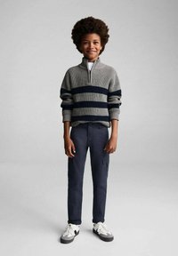 Mango Kids Hlačami s stranskimi žepi - royal blue