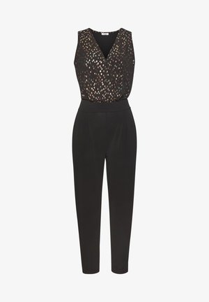 Melna kombinezona ar bezpiedurkņu, V-veida kakla augšu, kuram ir punktuorte. Apakša ir sašaurināta ar gludu tekstūru un elastīgu jostasvietu.