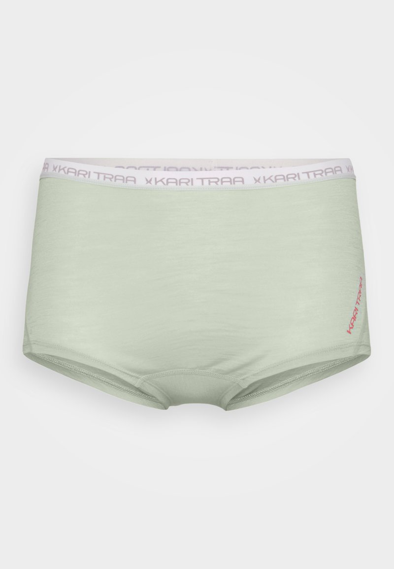 Mintgröna underkläder med mjuk textur, kort benlängd och elastisk midja med inskriptionen "KARI TRAA" i ljuslila.