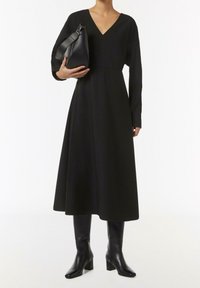 comma Denní šaty - black