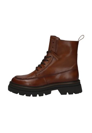 Braune Leder-Stiefelette mit schwarzer robuster Sohle, Schnürung und Zugschlaufe hinten, seitlich auf einem weißen Hintergrund gezeigt.