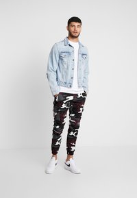 Urban Classics PANTS 2.0 - Cargo trousers - wine