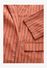 Valgt, rust brown stripe