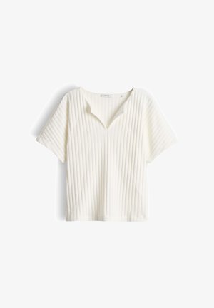 Wit geribd gebreid topje met korte mouwen, een V-uitsnijding aan de hals en een iets losse pasvorm.