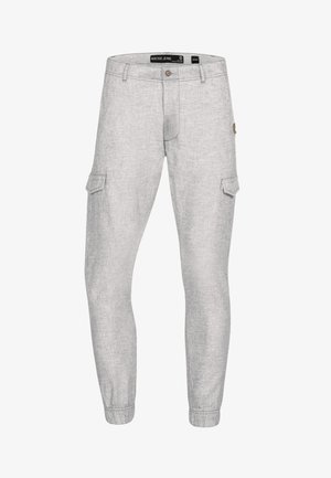 Lys grå cargo-bukser laget av teksturert stoff. Har smale ben, elastiske mansjetter og en sidelomme med klaff. Frontlukking med knapp.