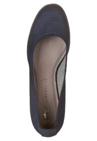 Ballerine pour femme bleu marine avec bout arrondi, semelle intérieure beige rembourrée et bord élastique pour un ajustement parfait.