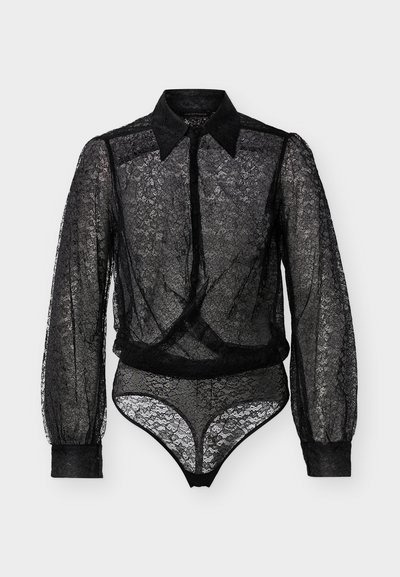 Sort langærmet gennemsigtigt blonder body med spidse krave, knappede manchetter og trykknaplukning i skridtet, vist på en hvid baggrund.