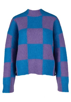 Grof gebreide trui met blauw- en paarsekleurig groot geruit patroon, lange mouwen en een hoge ronde hals.