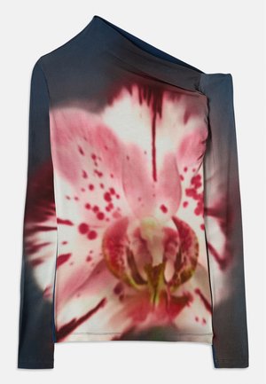 Langärmliges Oberteil mit asymmetrischem Halsauschnitt, das ein pinkes und weißes Blumenmuster auf einem dunklen Farbverlauf zeigt. Hergestellt aus dehnbarem Stoff.