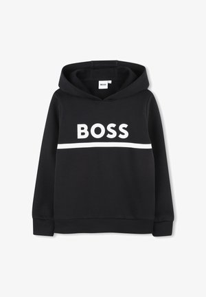 Sweat à capuche noir à manches longues, avec le mot « BOSS » en lettres blanches majuscules au-dessus d'une bande blanche horizontale sur la poitrine.