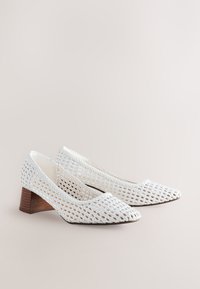 REGULAR FIT FOREVER COMFORT  - Klassieke pumps - white