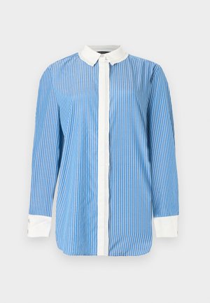 Sinised triibulised triibud valge vertikaalse mustriga, valge krae, valge eesmine nööpplokk ja valged mansetid nööpidega.