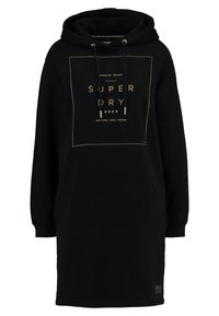 Svart lång hoodieklänning med guld "Superdry"-logotyp, snoddar med guldspetsar, ribbade ärmslut och liten logopatch nära fållen.