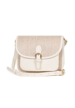 Kleine beige en witte crossbodytas met geweven geometrisch patroon, voorste gesp, en verstelbare schouderriem.
