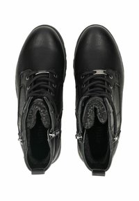 Schwarze Leder-Wanderschuhe mit strukturierter Oberfläche, ausgestattet mit grauem Fleece-Futter, Schnüren und seitlichen Reißverschlüssen für einfaches Anziehen.