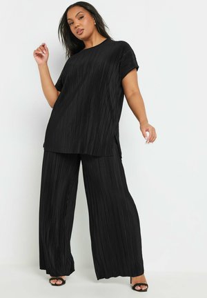 Yours Clothing SHORT SLEEVE PLISSE - Camicetta - black