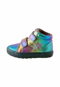 Tęczowe sneakersy typu high-top z dwoma rzepami, teksturowaną gumową podeszwą i błyszczącą aplikacją w kształcie gwiazdy z boku.